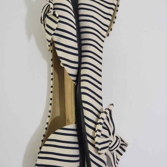 Serra black and cream stripe flats NWOT - Picture 5 of 8